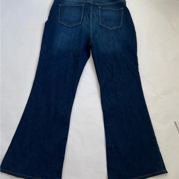 Old Navy Womens Flare Jeans Light Wash Cotton Denim Mid Rise Size 16 NWOT - Picture 5 of 10